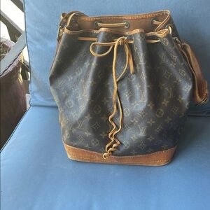 Large Louis Vuitton Hobo